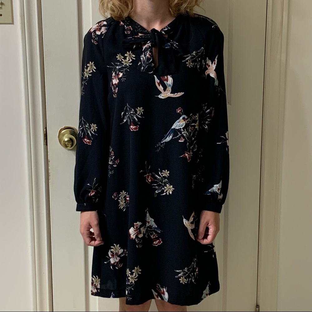 🌷3 for $25🌷H&M, US 2, Black Floral & Bird Pattern Long Sleeved Shift Dress